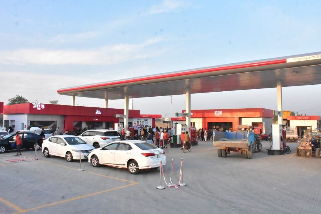The Lucky Petroleum forecourt under the GO canopy on a busy afternoon